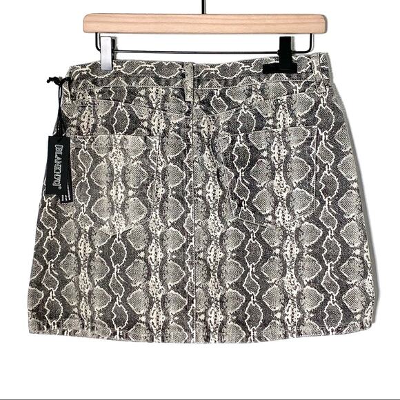 NWT Blank NYC cream and gray snake print denim A-line mini skirt size 29 - Picture 7 of 7